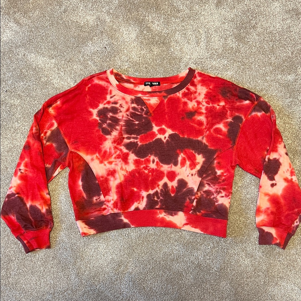Steve Madden Red Tie-Dye Cropped Sweatshirt